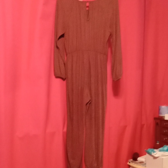 One peice - Picture 2 of 4